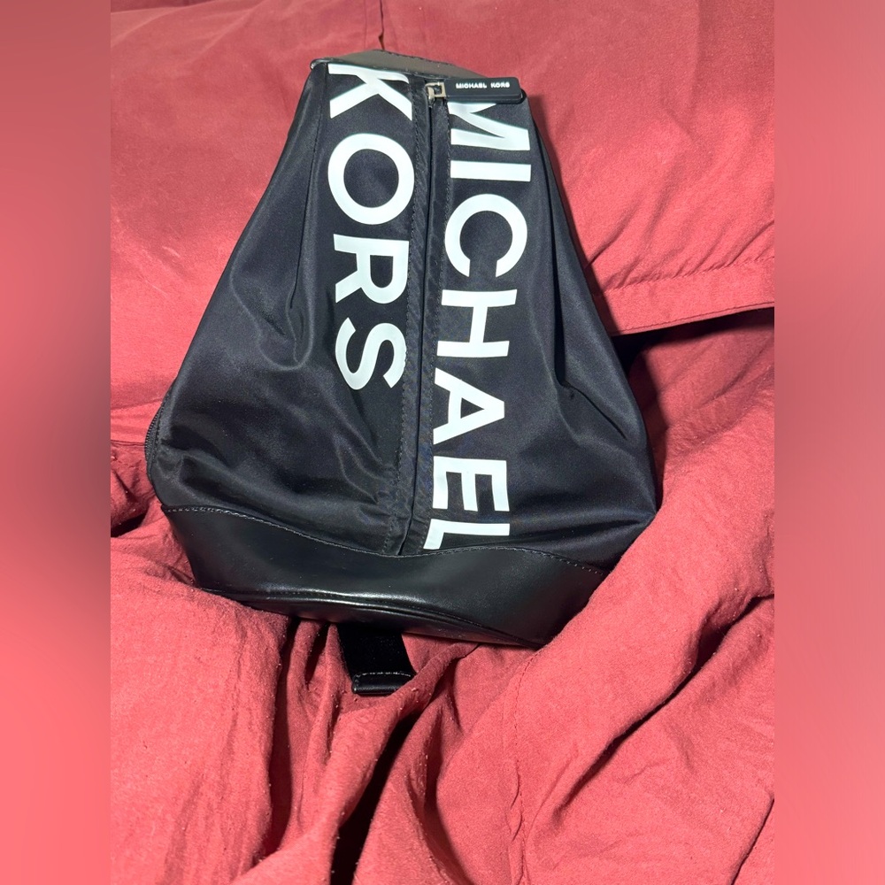 black Michael Kors crossbody bag